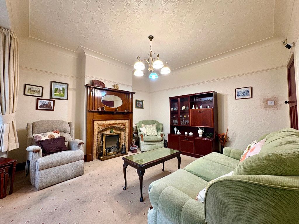 Property photo 2 of 31