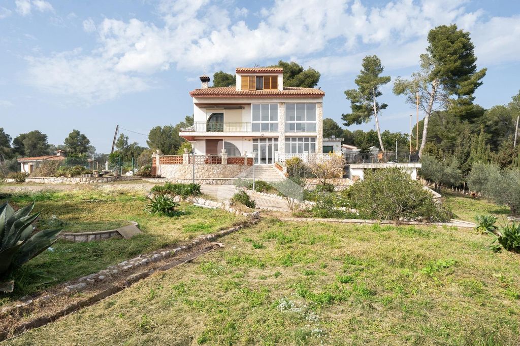 Property photo 1 of 50