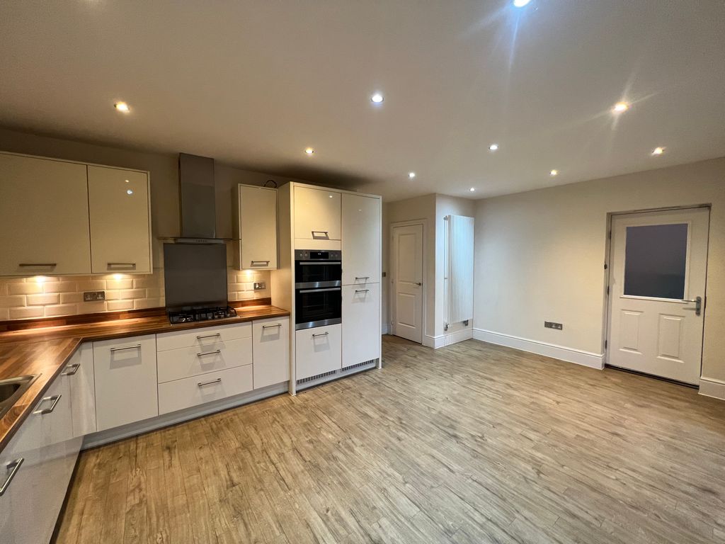 Property photo 3 of 12 Image