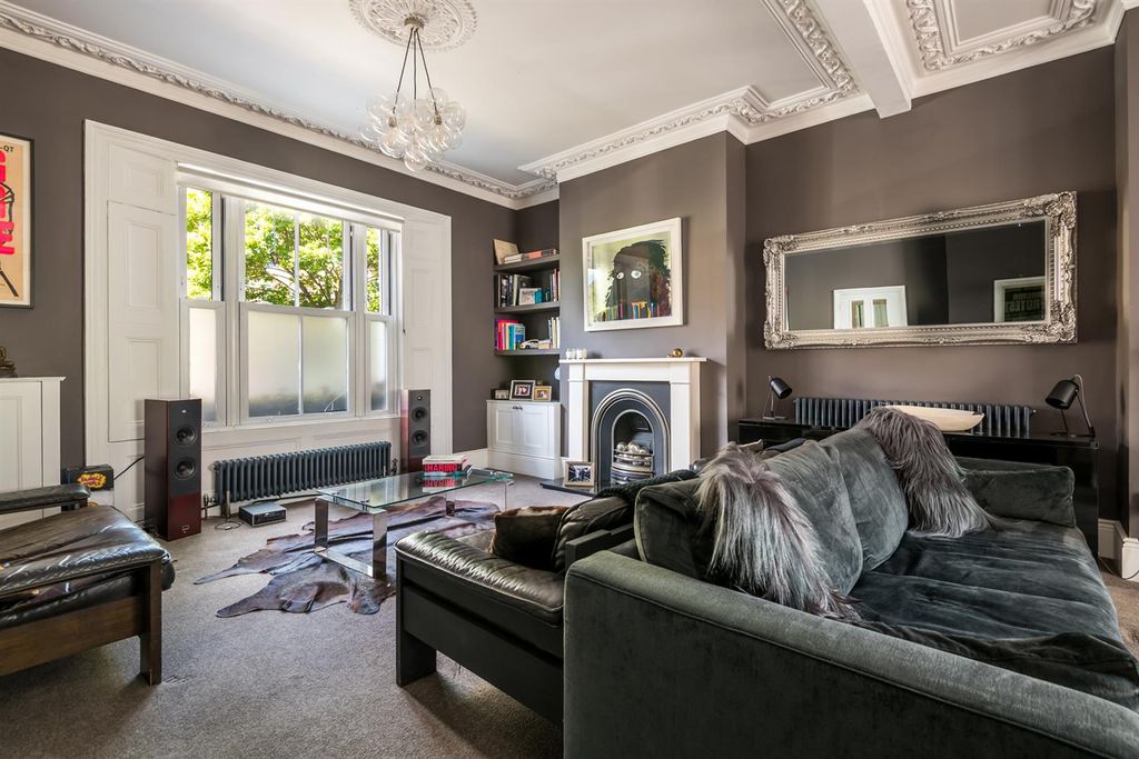 Property photo 3 of 25 13 Alpha Street-2.Jpg