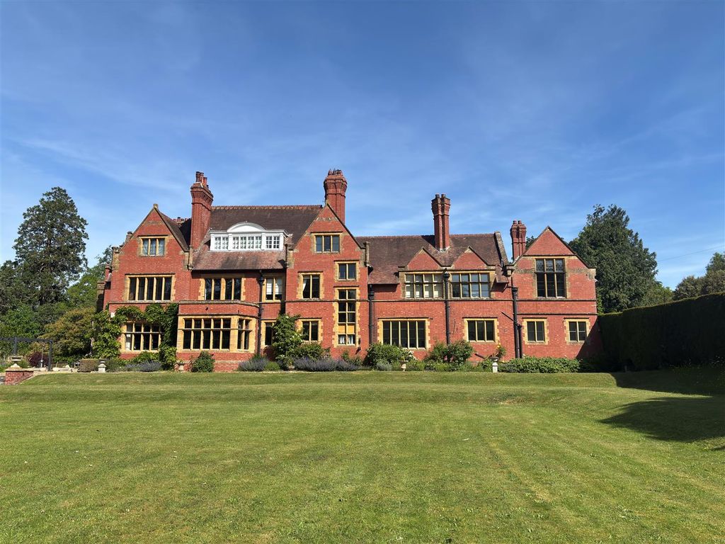 Property photo 1 of 27 Pewsham House.Jpg