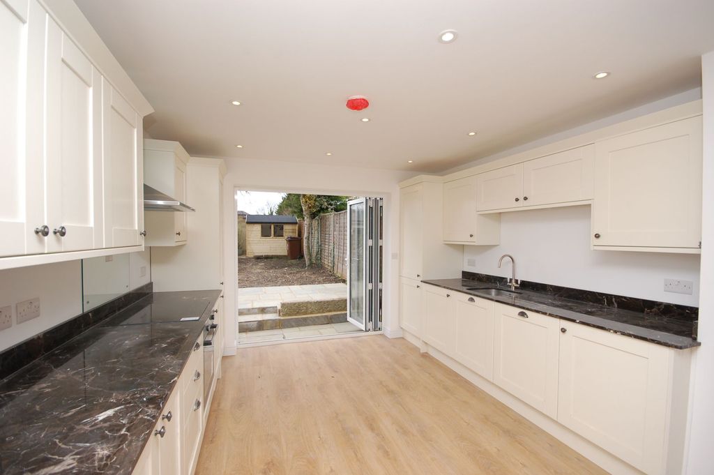 Property photo 3 of 12 Kitchen