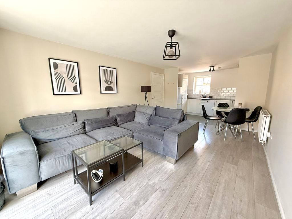 Property photo 3 of 11 Lounge/Diner