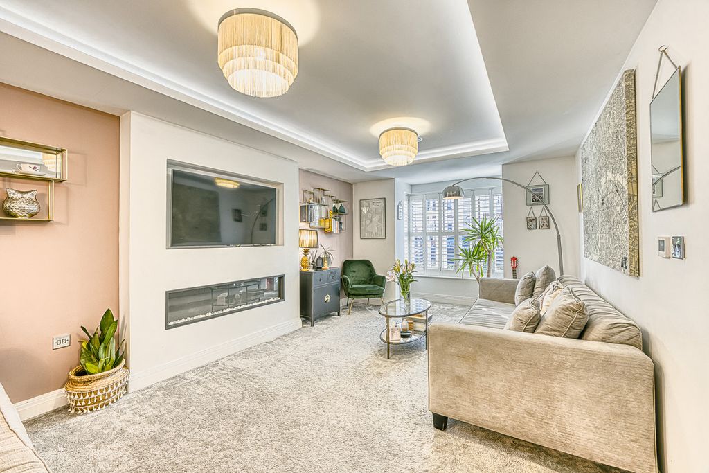 Property photo 2 of 33