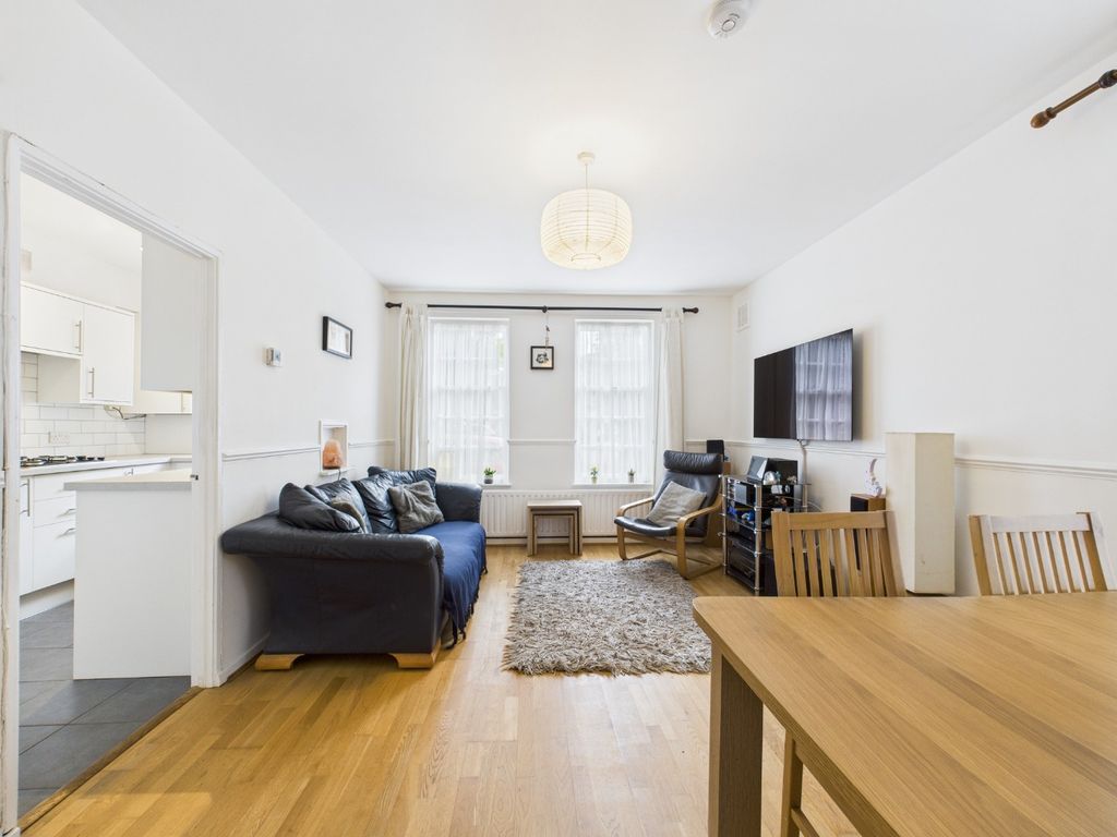 Property photo 3 of 10 4398983