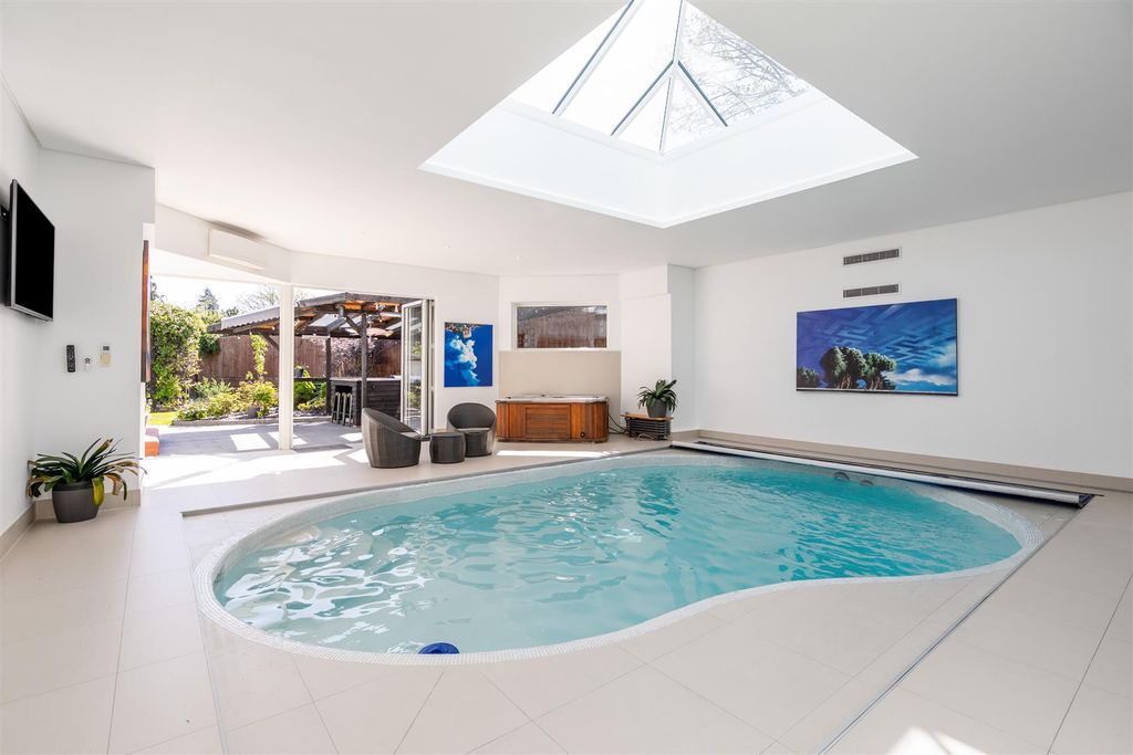 Property photo 3 of 40 85 Alderbrook Road Solihull_11.Jpg