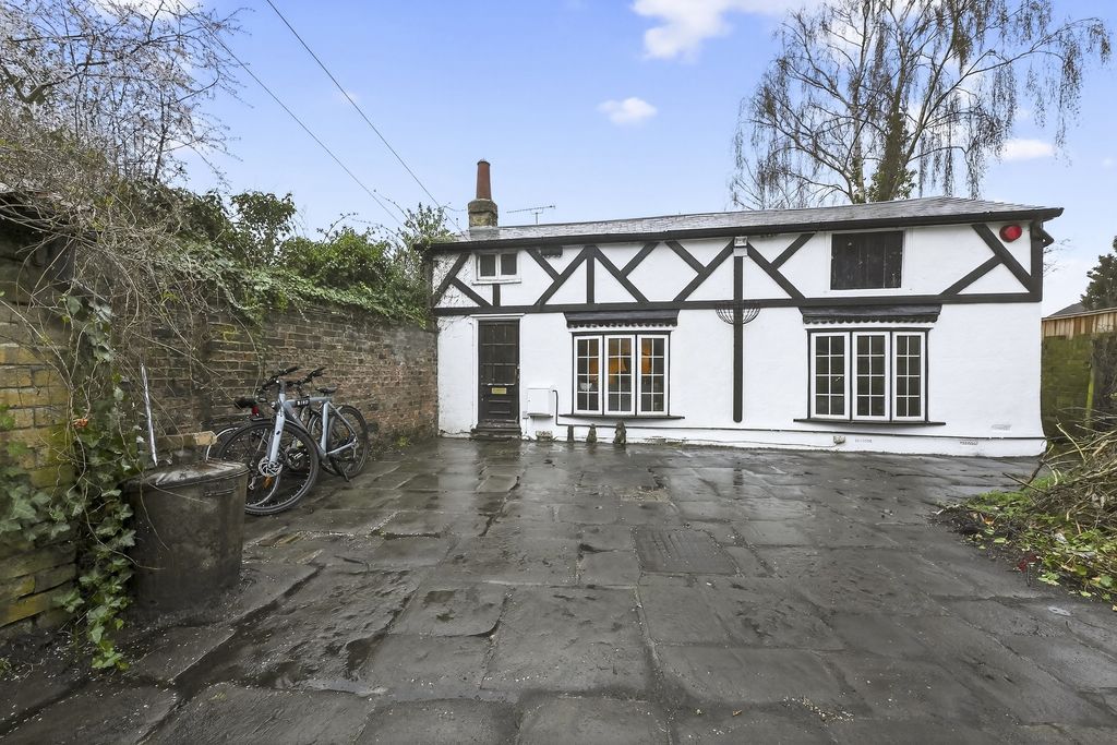 Property photo 1 of 18 Front View