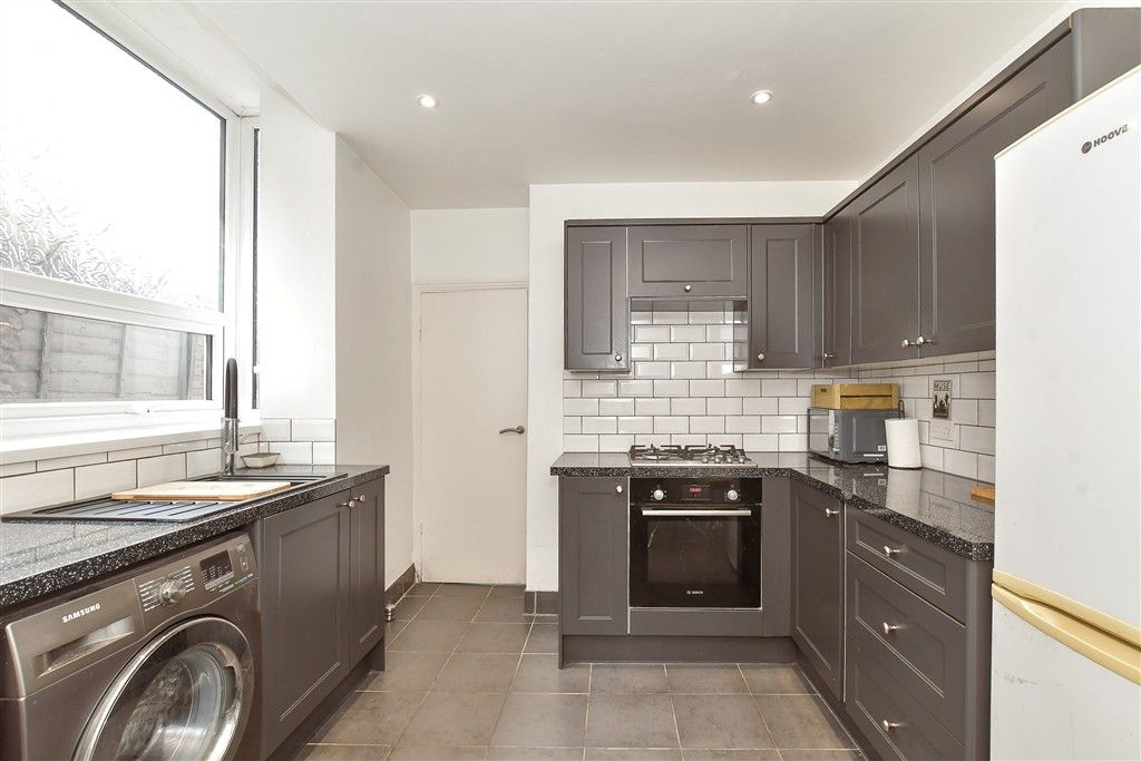 Property photo 3 of 7 Kitchen