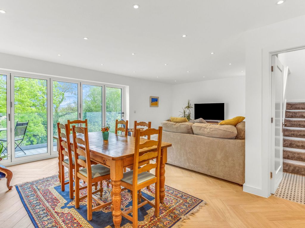 Property photo 3 of 45