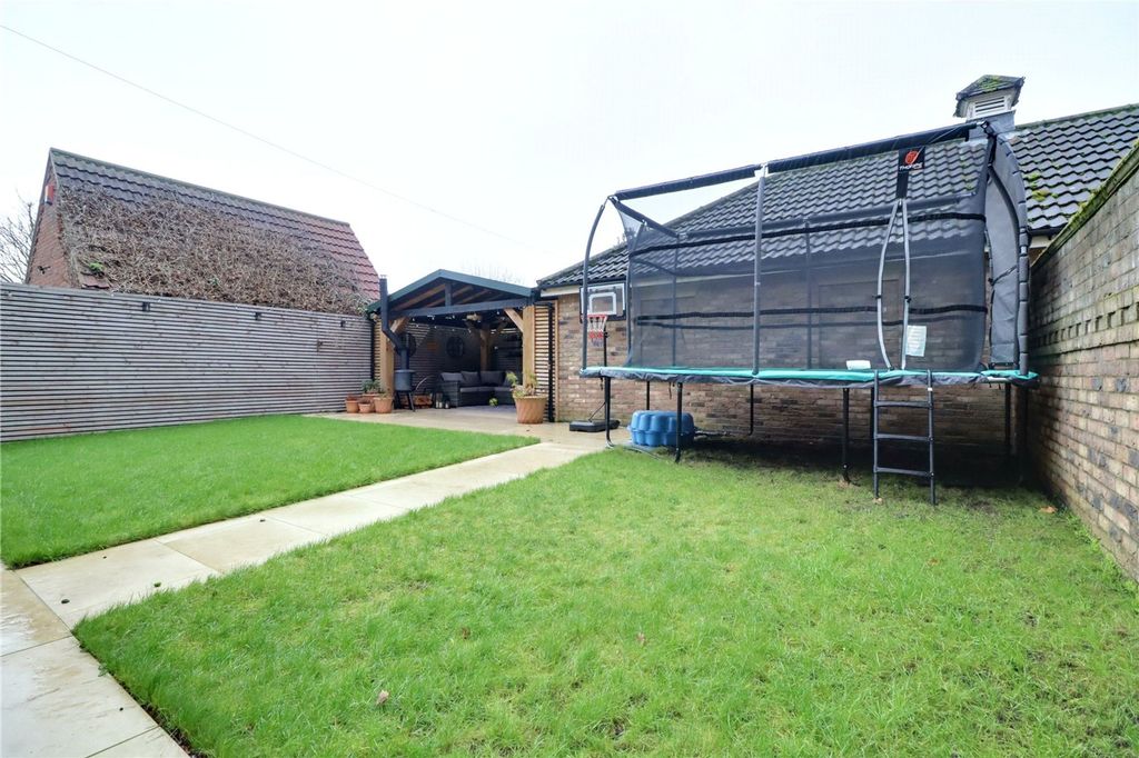Property photo 2 of 31 Picture No. 21
