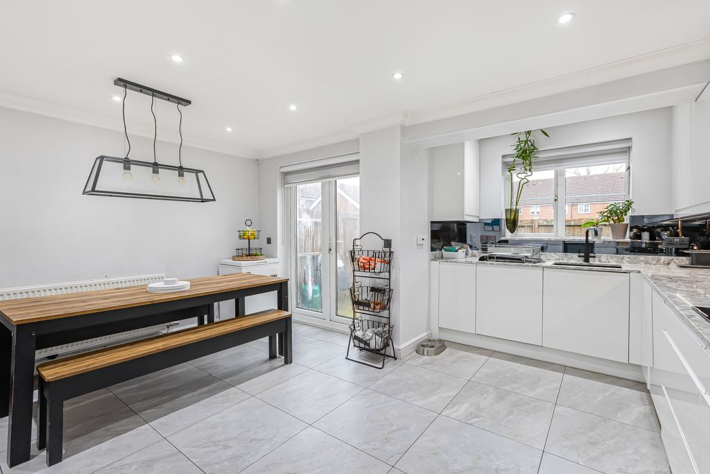 Property photo 3 of 11 Kitchen