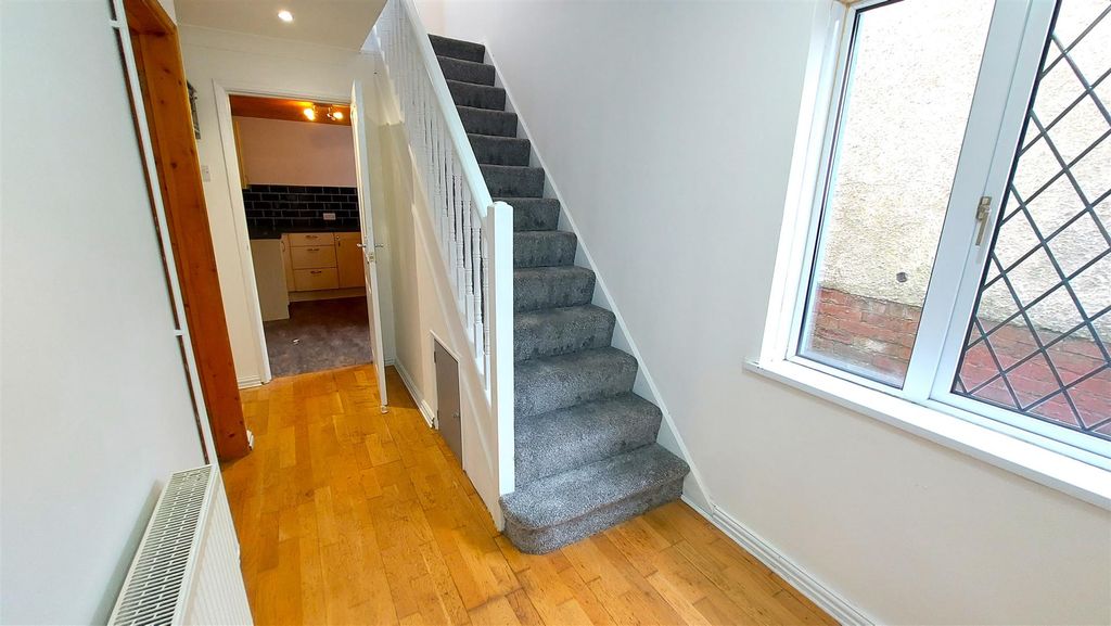 Property photo 2 of 20 Hallway