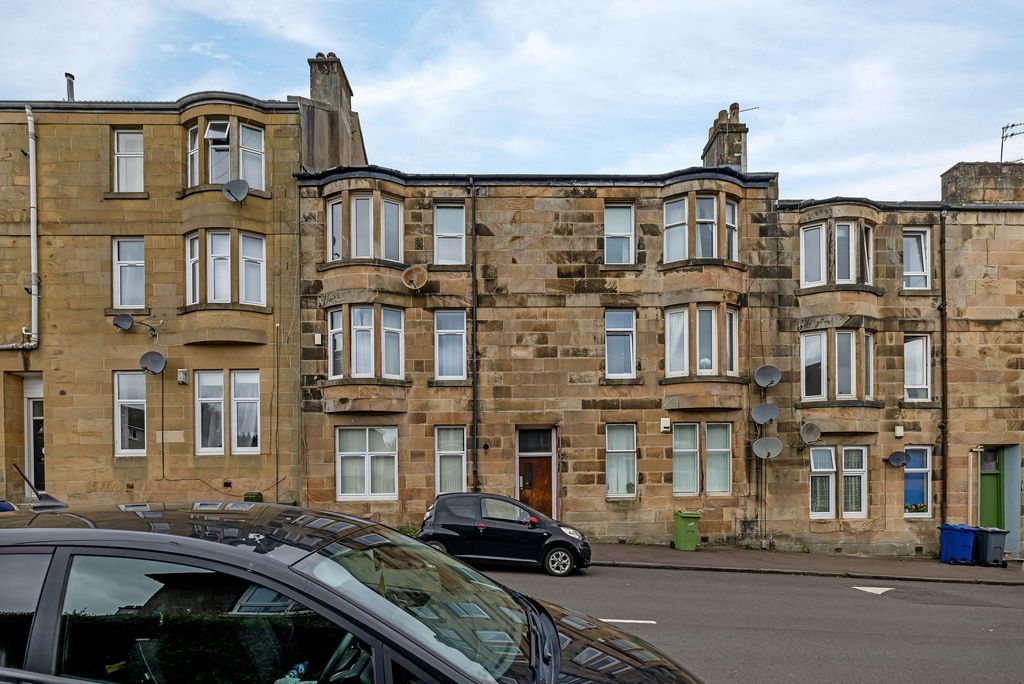 Property photo 1 of 17 01