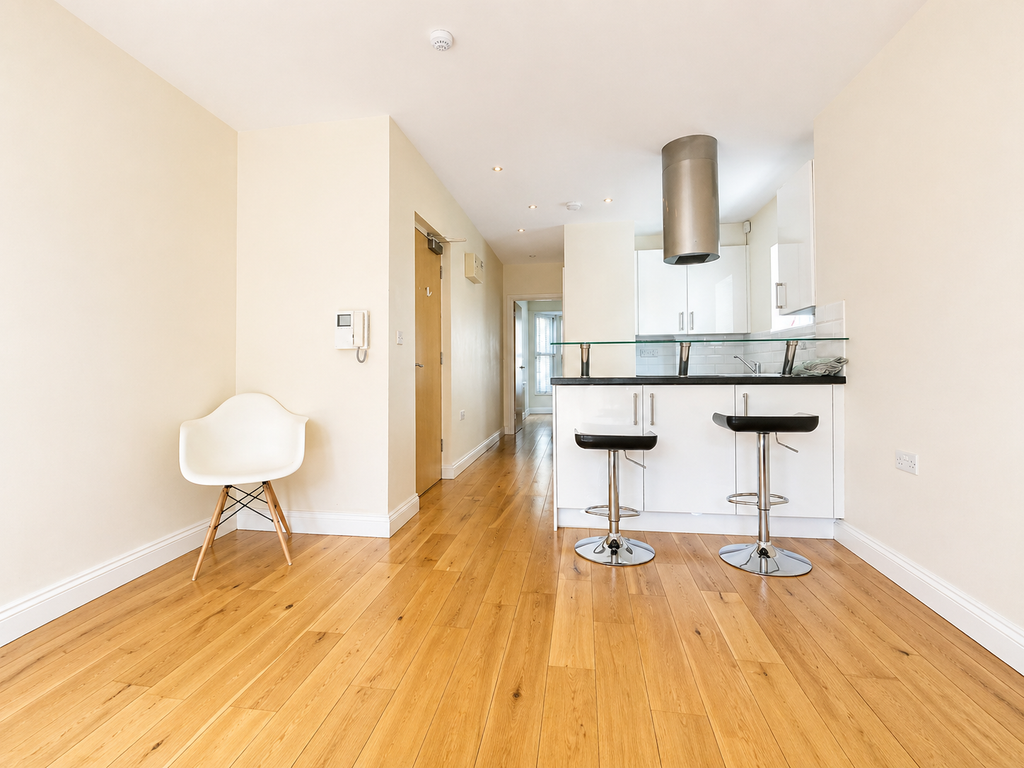 Property photo 2 of 6 Kitchen/Lounge