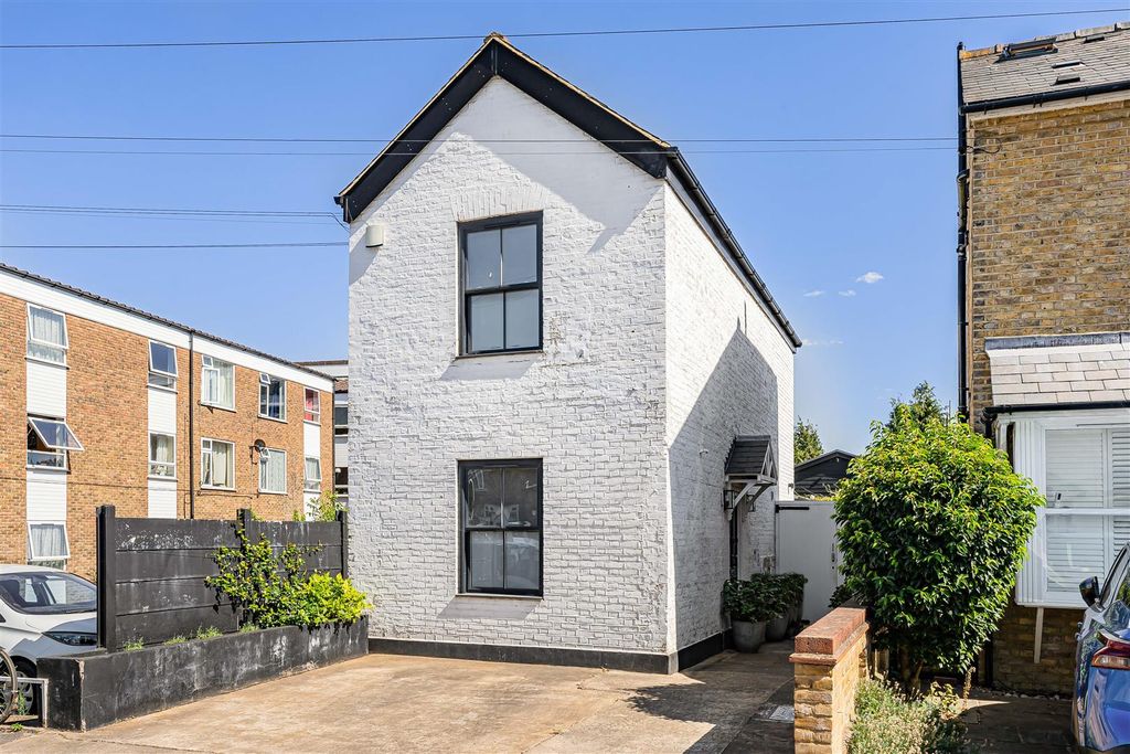 Property photo 2 of 37 130