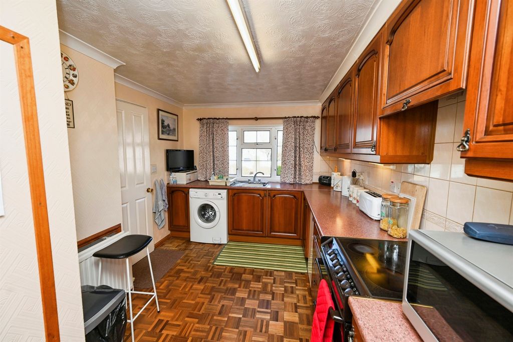 Property photo 2 of 26