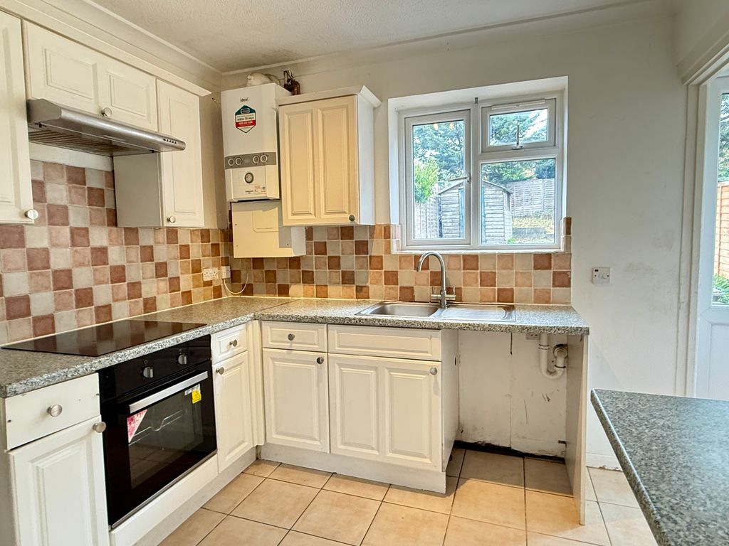 Property photo 3 of 12 Kitchen