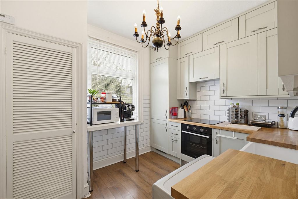 Property photo 3 of 10 106 Drayton Kitch.Jpg