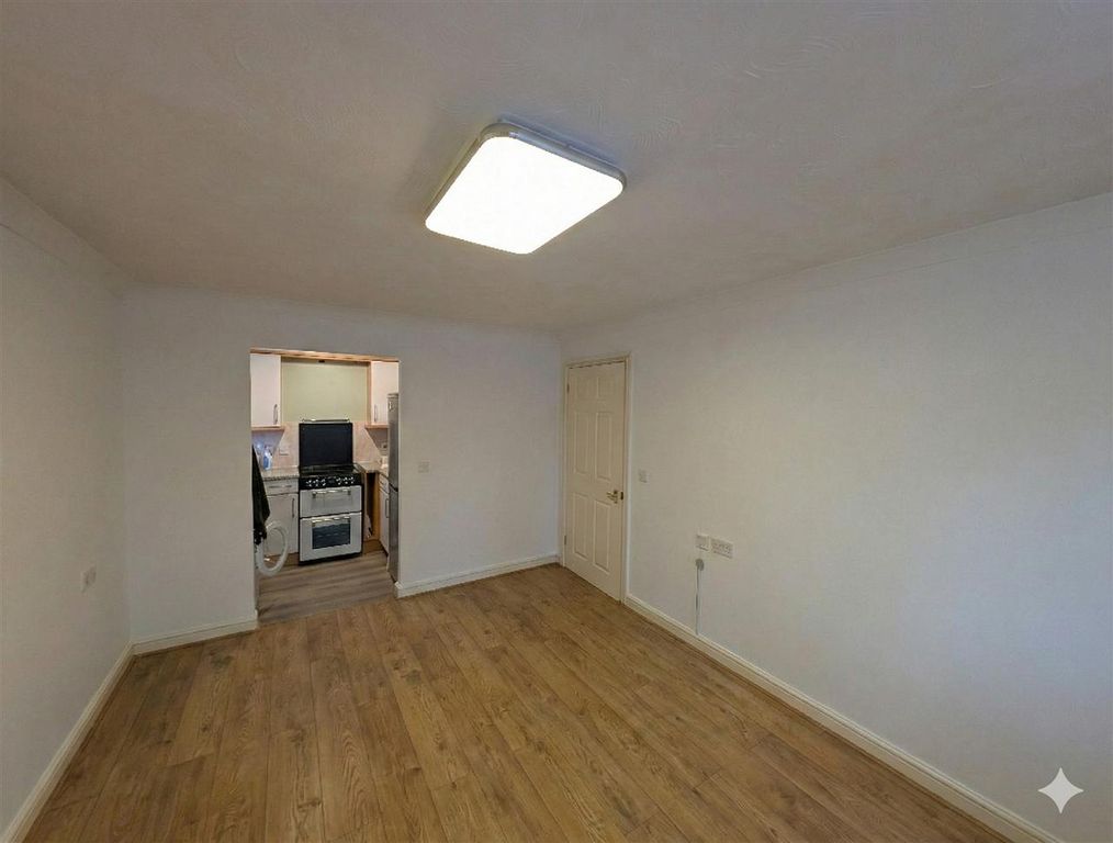 Property photo 3 of 7 Lounge