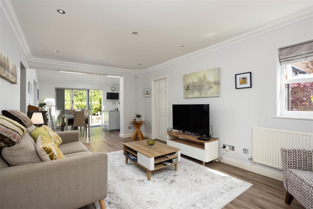 Property photo 3 of 23 00009.Jpg