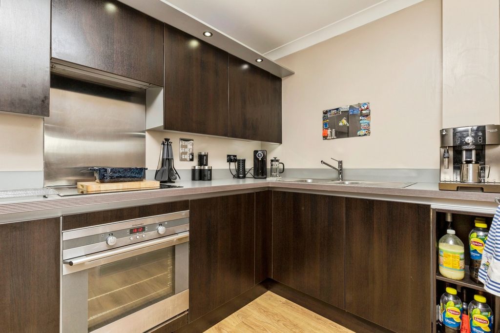 Additional image 4 of 2 bed flat for saleElm Grove, Horsham, West Sussex RH13