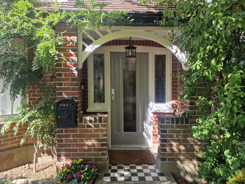 Property photo 1 of 32