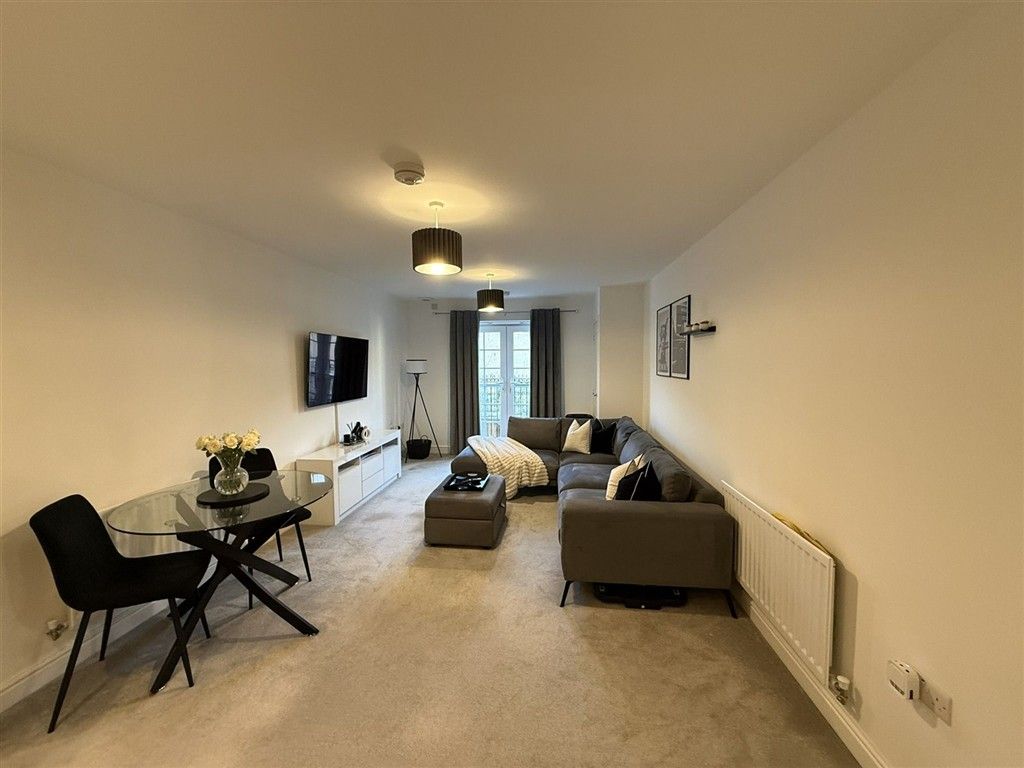 Property photo 1 of 4 Living Room/ Diner