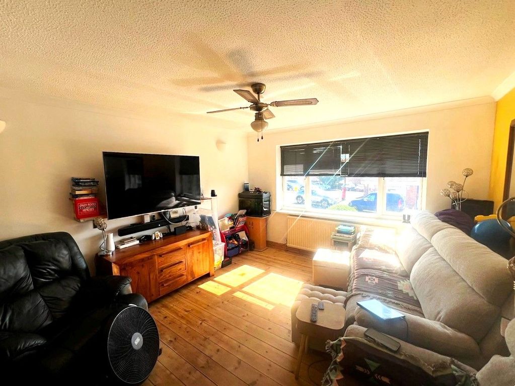 Property photo 3 of 12