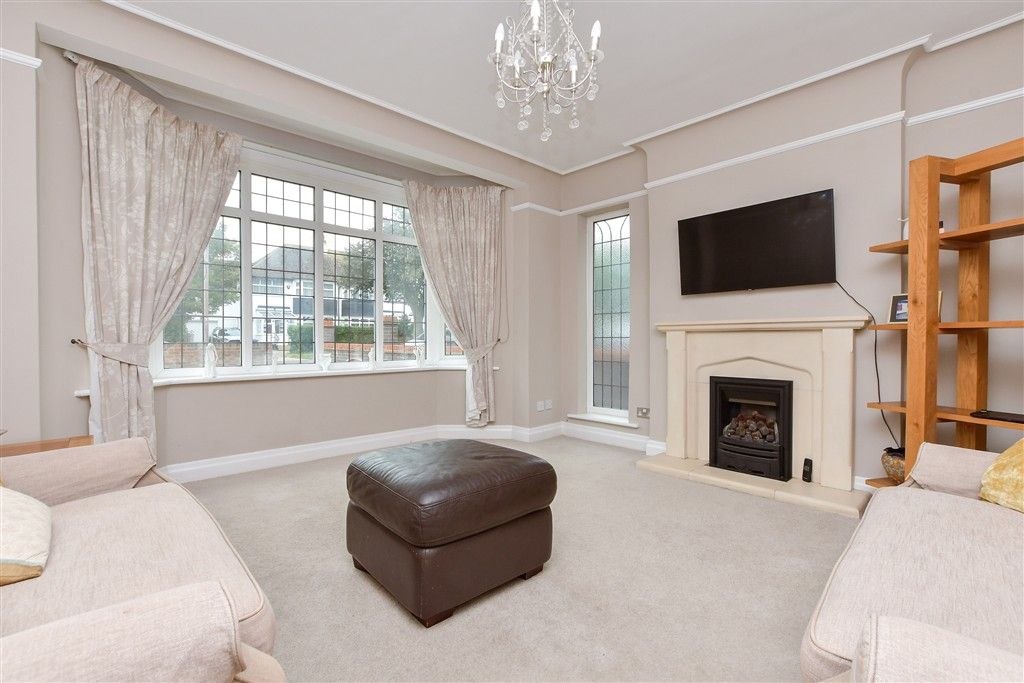 Property photo 2 of 16 Lounge