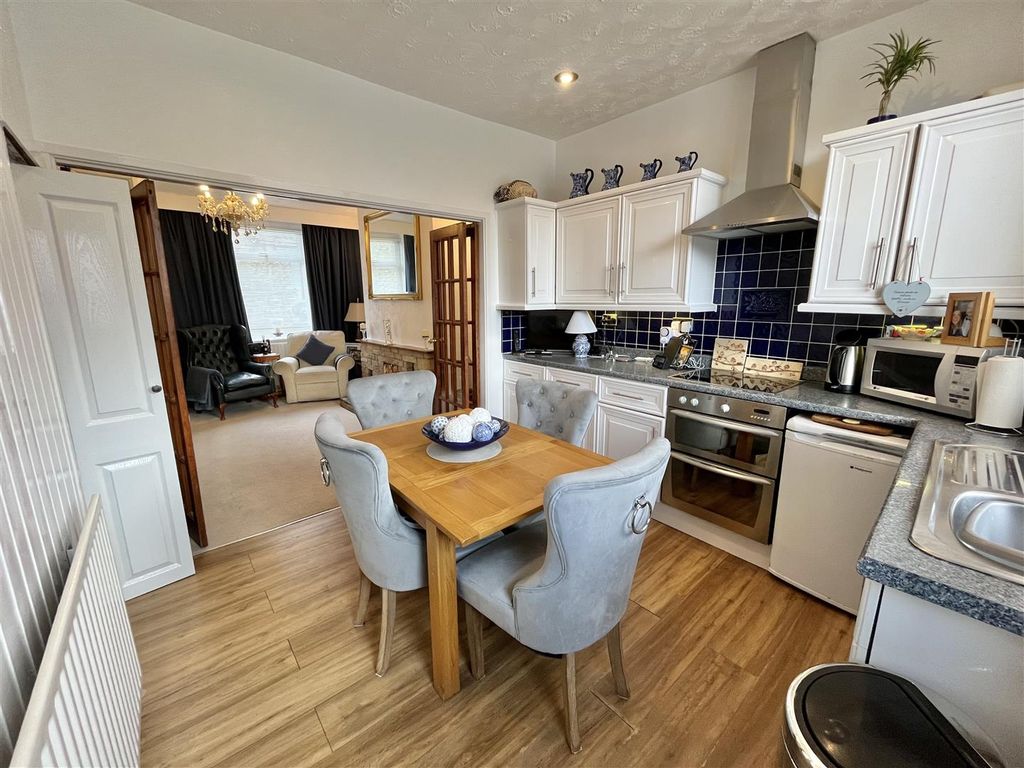 Property photo 2 of 12 Dining Kitchen