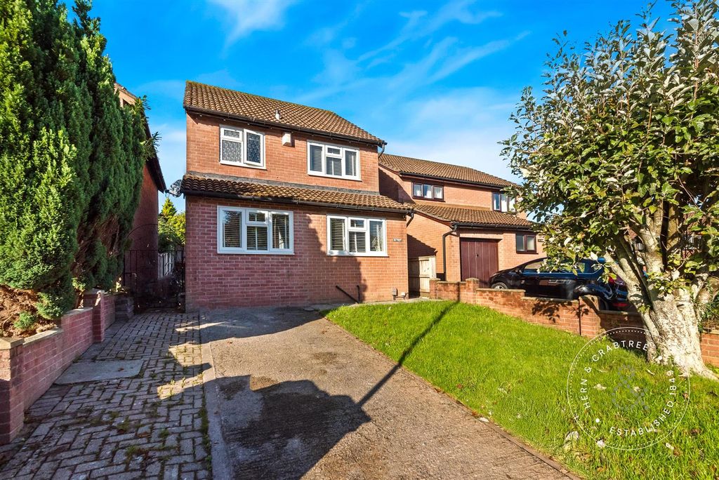 Property photo 1 of 31 Deepwood-Close-29.Jpg