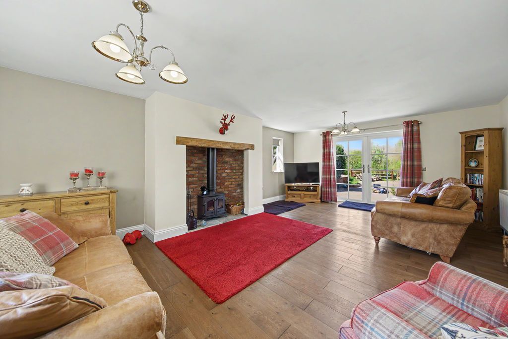 Property photo 2 of 46 Living Room