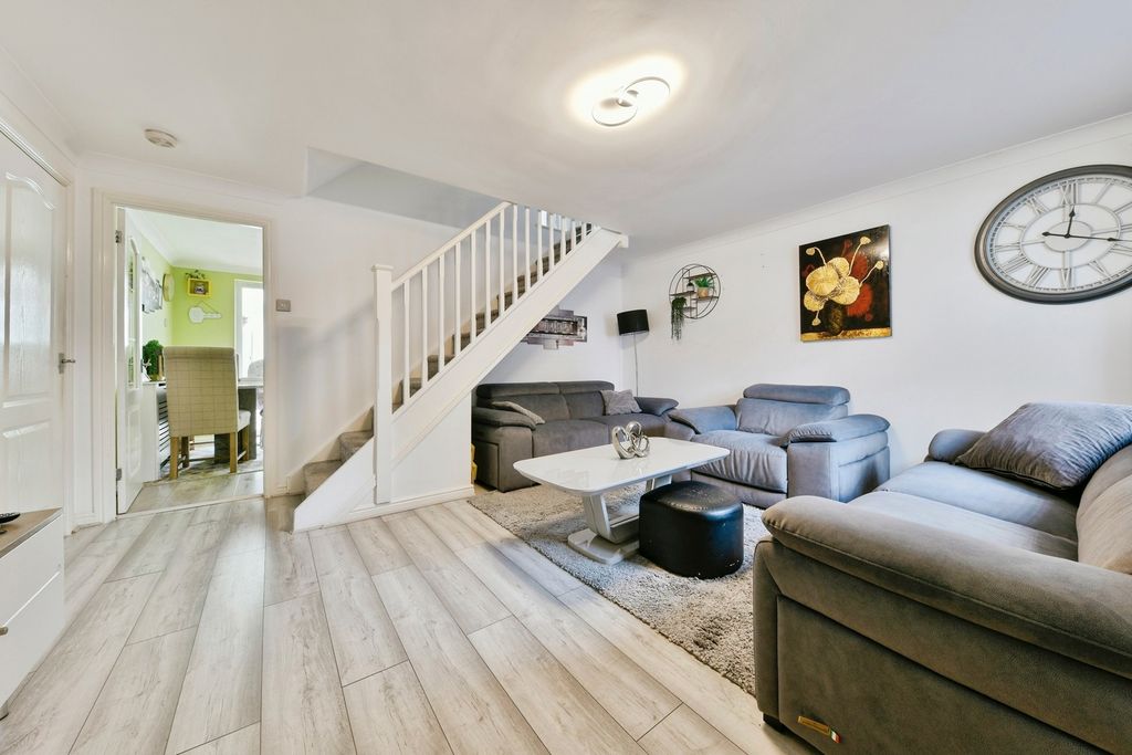 Property photo 3 of 22 Lounge