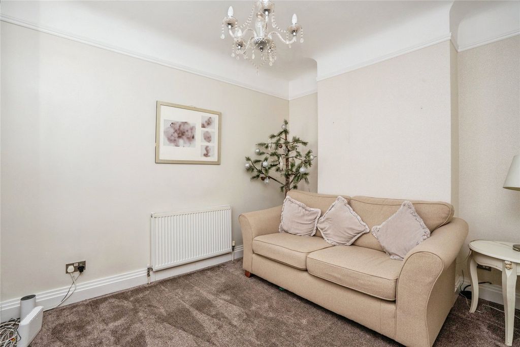 Property photo 3 of 38 Picture No. 18