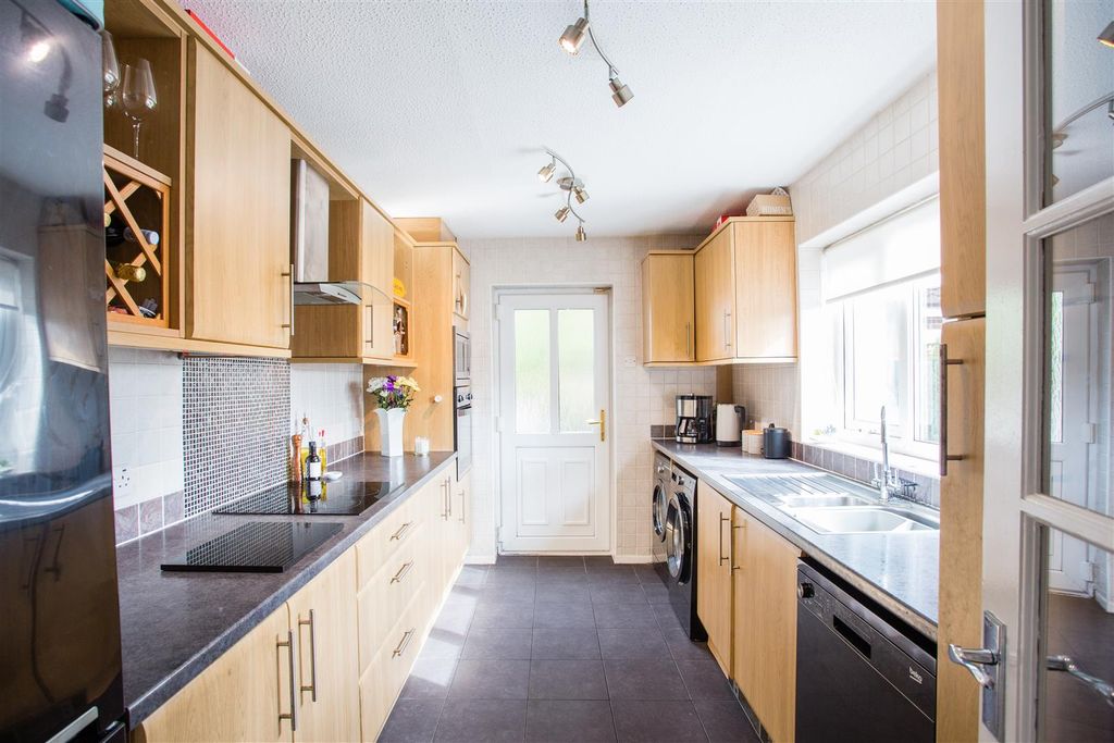 Property photo 3 of 31