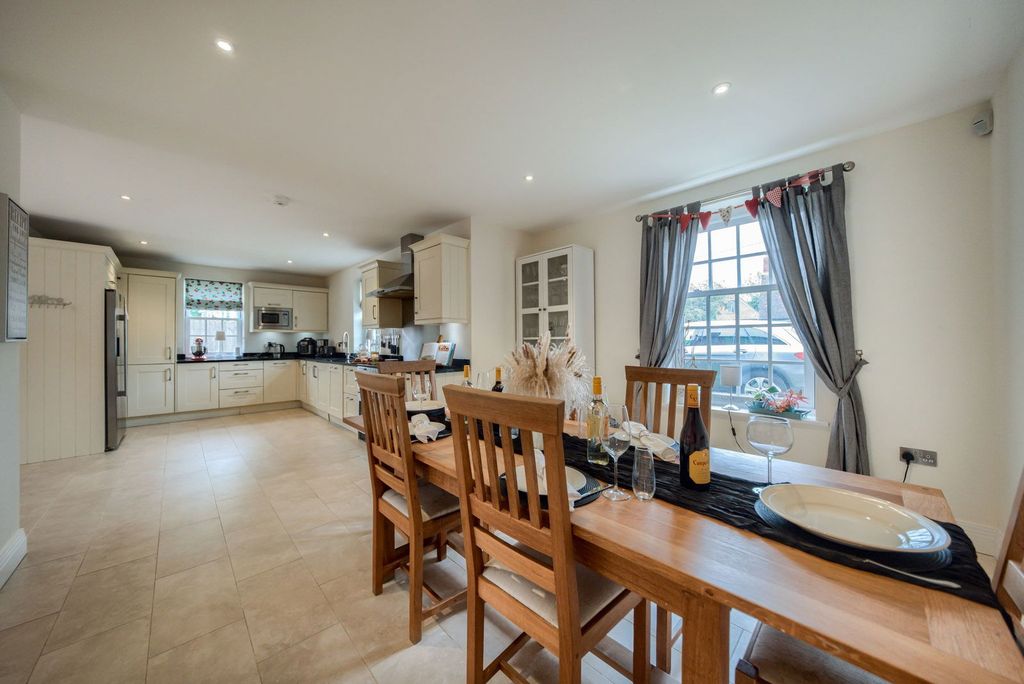 Property photo 3 of 55