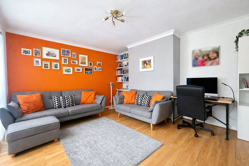 Property photo 2 of 17 Picture 2