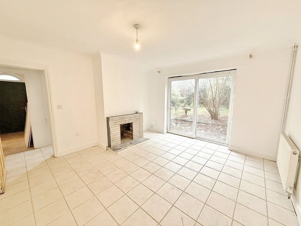 Property photo 3 of 8 Picture No. 12