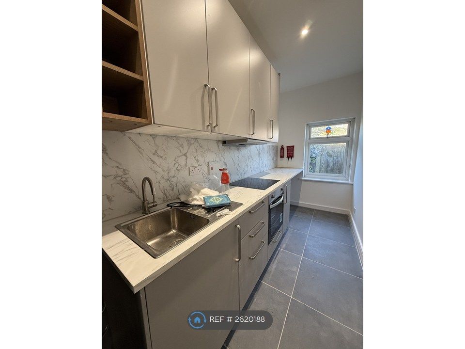 Property photo 3 of 7 Extra Kitchen