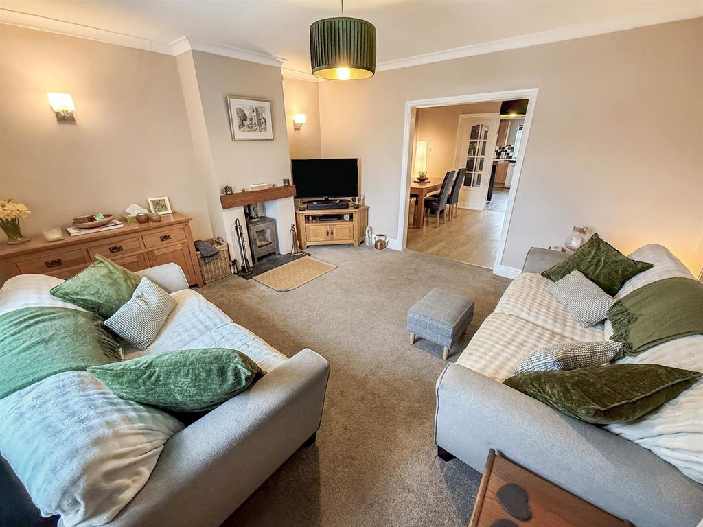 Property photo 2 of 15 Lounge