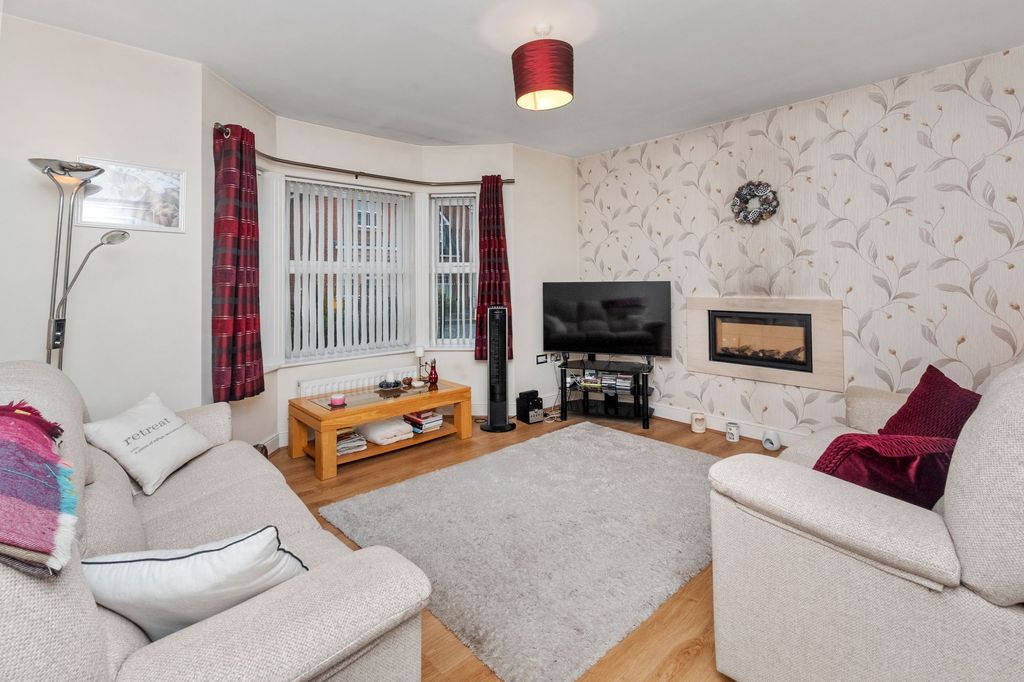 Property photo 3 of 33