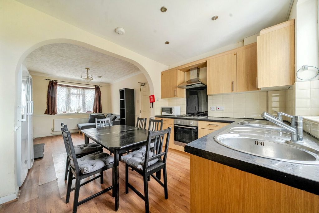 Property photo 2 of 12 Kitchen