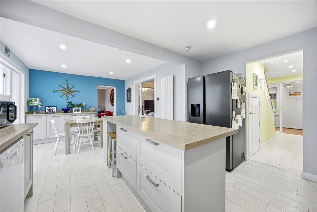 Property photo 3 of 31 18_Campbell_Place_Torrance_013.Jpg