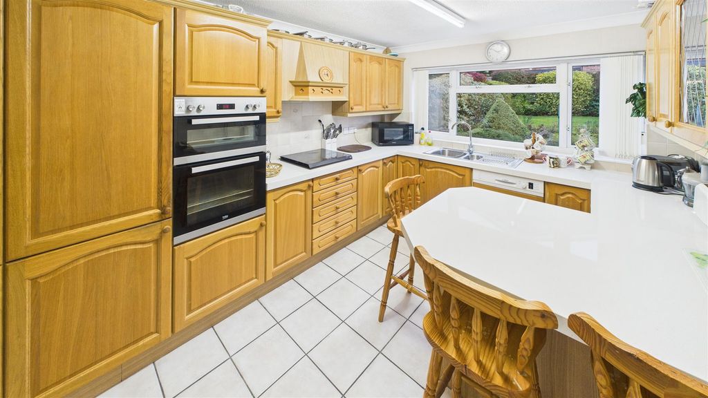 Property photo 3 of 15 Kitchen.Jpg