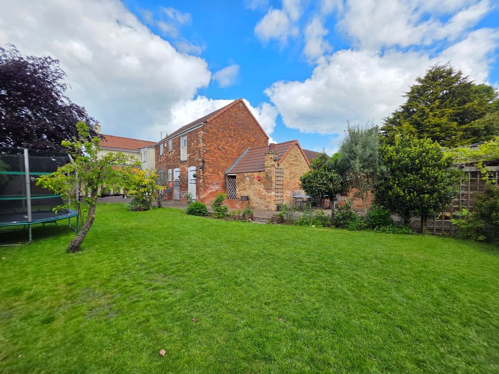 Property photo 2 of 32