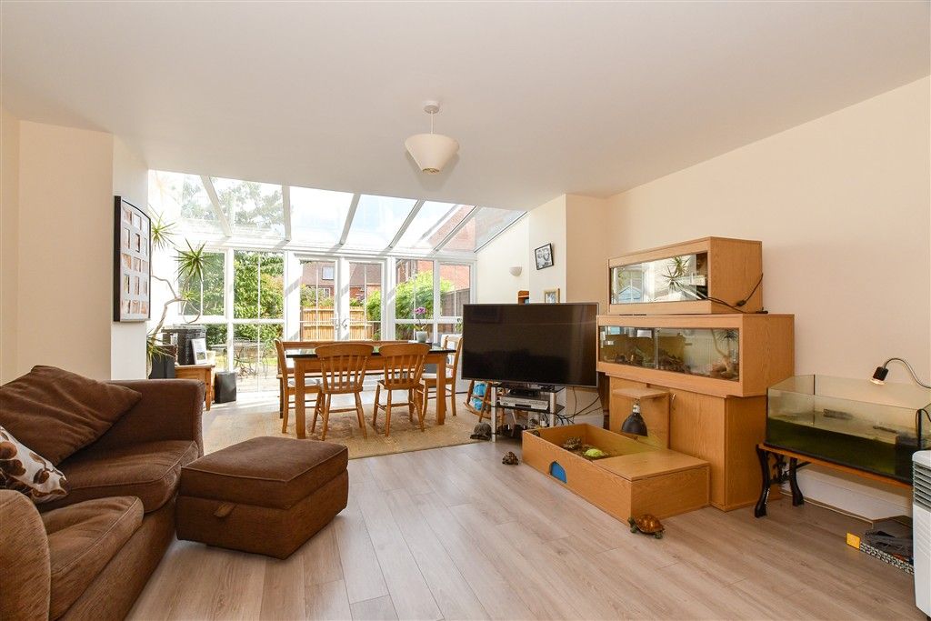 Property photo 2 of 16 Lounge