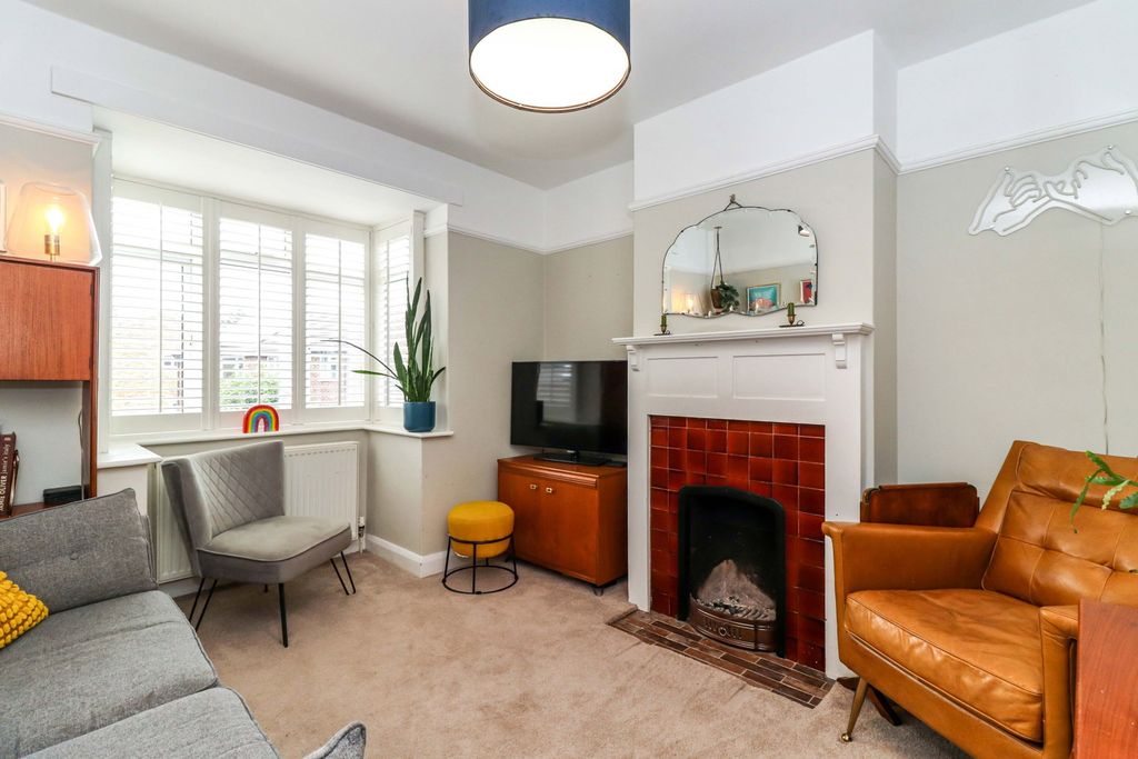 Property photo 3 of 33