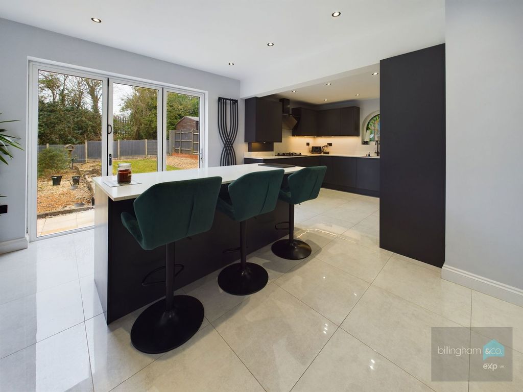 Property photo 3 of 32