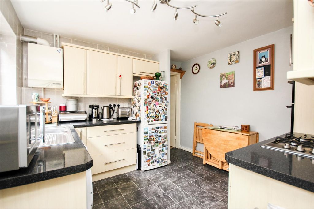Property photo 3 of 11 Kitchen 1.Jpg