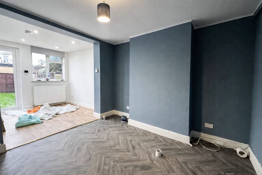 Property photo 1 of 1